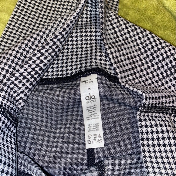 Alo Yoga Women's Black and White Leggings - Picture 3 of 4